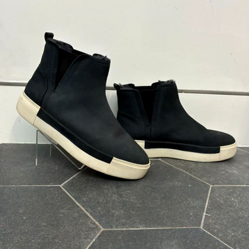 J/Slides Black suede Chelsea Sneaker Boots with fur lining 8.5 womens